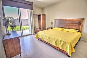 5 bedrooms, iron/ironing board, WiFi, bed sheets - Villa 4: 5BR w Private Pool & Beach Club Access (Cruz de Huanacaxtle)