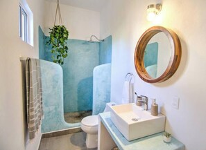Shower, hair dryer, towels, shampoo