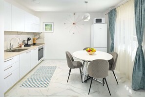 Fridge, oven, stovetop, dishwasher - Villa Valinor with Pool (Trogir)