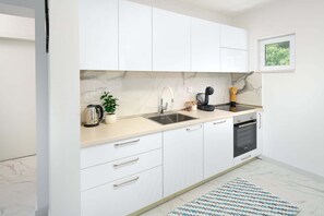 Kühlschrank, Ofen, Herdplatte, Geschirrspüler