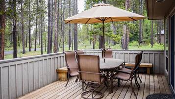 House, Multiple Beds (Cypress 27) | Balcony