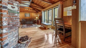 House, Multiple Beds (Puma - 10) | Living room | TV - Puma - 10 (Bend)