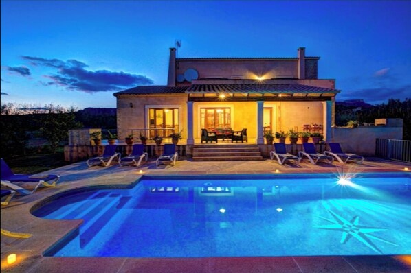 Relax by the pool and enjoy the evening ambiance on the covered patio.