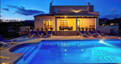 Fantastic Villa 10 minutes to the beach
