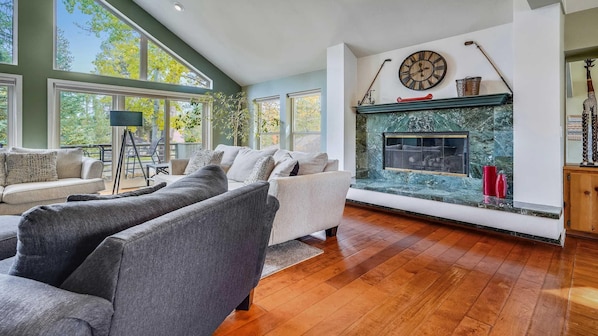 House, Multiple Beds (Hickory 02) | Living room