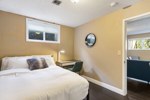 3 bedrooms, desk, iron/ironing board, travel crib