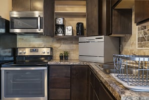 Refrigerador, microondas, horno y parrilla de estufa 