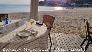 A table set for two at GUa GUa Restaurant with a view of the beach and ocean. - Roses with sea views, Canyelles Brava beach, AV-10 (Rosas / Roses)