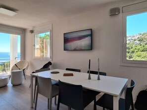Dining - Roses with sea views, Canyelles Brava beach, AV-10 (Rosas / Roses)
