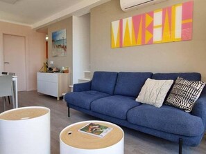 TV - Roses with sea views, Canyelles Brava beach, AV-10 (Rosas / Roses)