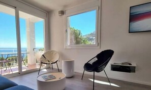 TV - Roses with sea views, Canyelles Brava beach, AV-10 (Rosas / Roses)