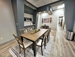 Dining - Adorable 7 bedroom place (Mitchell)