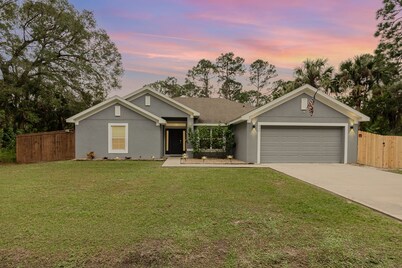 NEW POOL HOME! Pets Friendly, King Beds, Melbourne Beach!