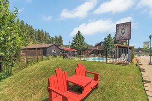 A heated pool - The Relaxing Creekside (Hill City)