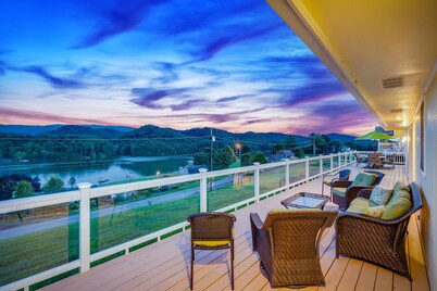 Newly renovated vacation Villa with private pool.