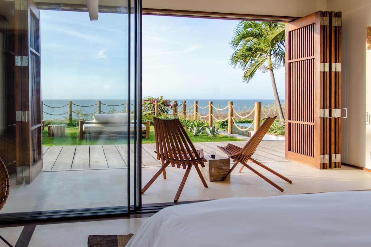 Deluxe Room | Peralatan tempat tidur premium, tilam berlapik, bar mini