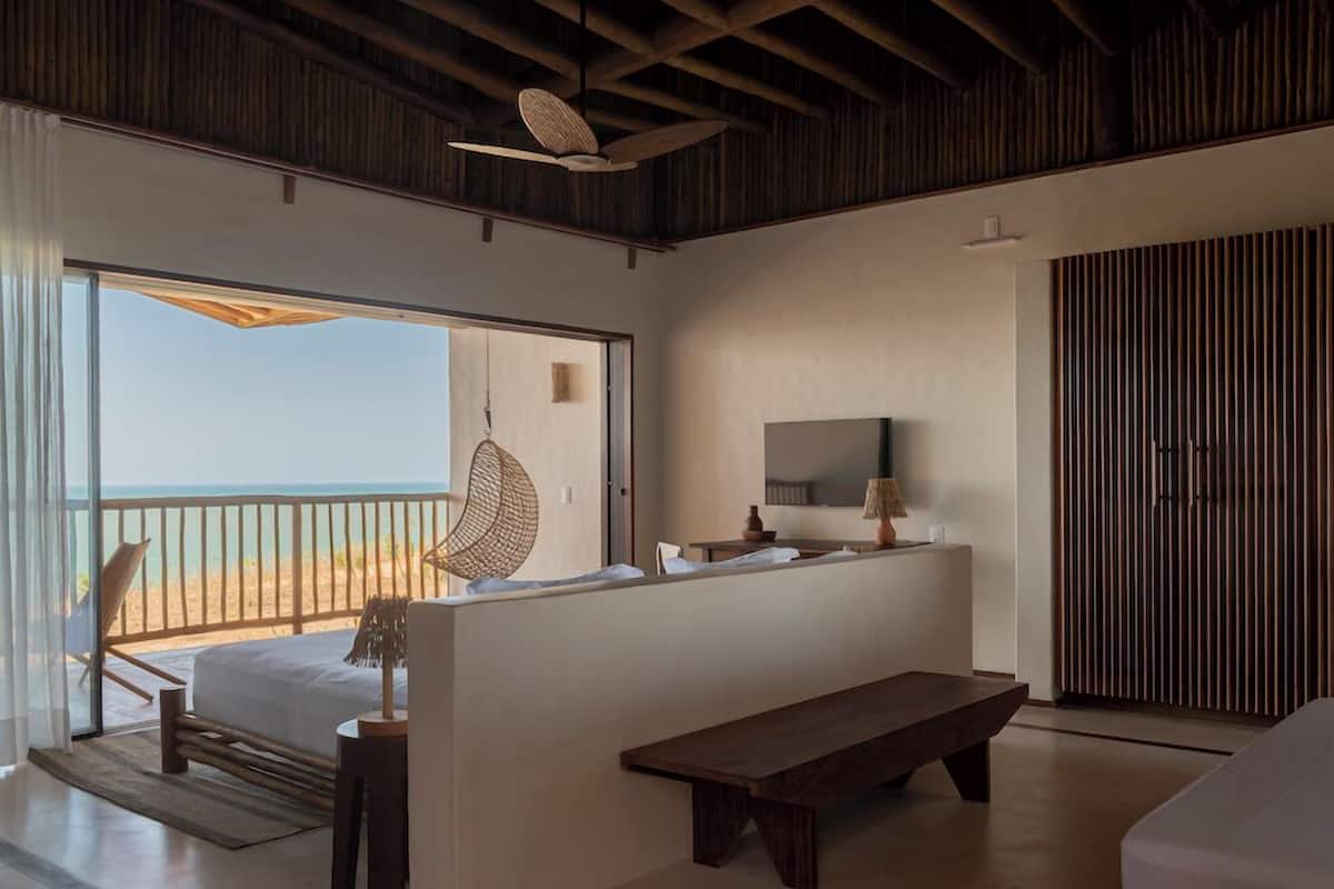 Room (Suite Master) | Peralatan tempat tidur premium, tilam berlapik, bar mini