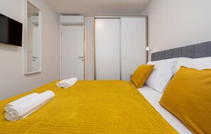 2 Schlafzimmer, Reisekinderbett, kostenloses WLAN, Bettwäsche