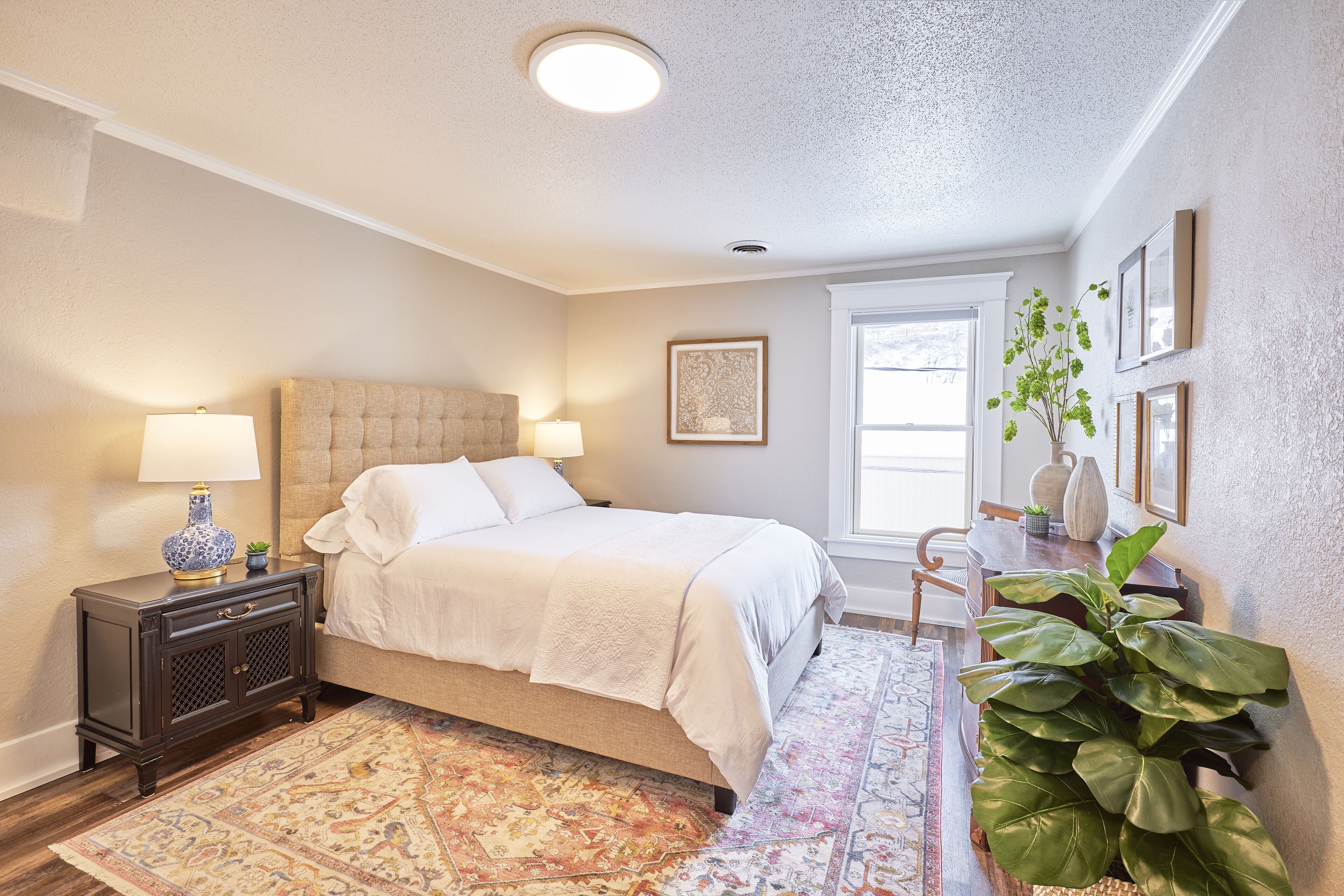 Spiegelberg Suite at The Evanston *Downtown* Walk to Evans Plunge, Moccasin Spgs