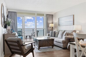 Smart TV - Guest Favorite ~ Newly Renovated ~ 18th Floor Direct Ocean + SkyWheel Views (Myrtle Beach)