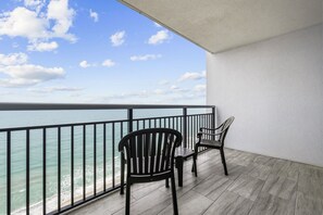 Property grounds - Guest Favorite ~ Newly Renovated ~ 18th Floor Direct Ocean + SkyWheel Views (Myrtle Beach)