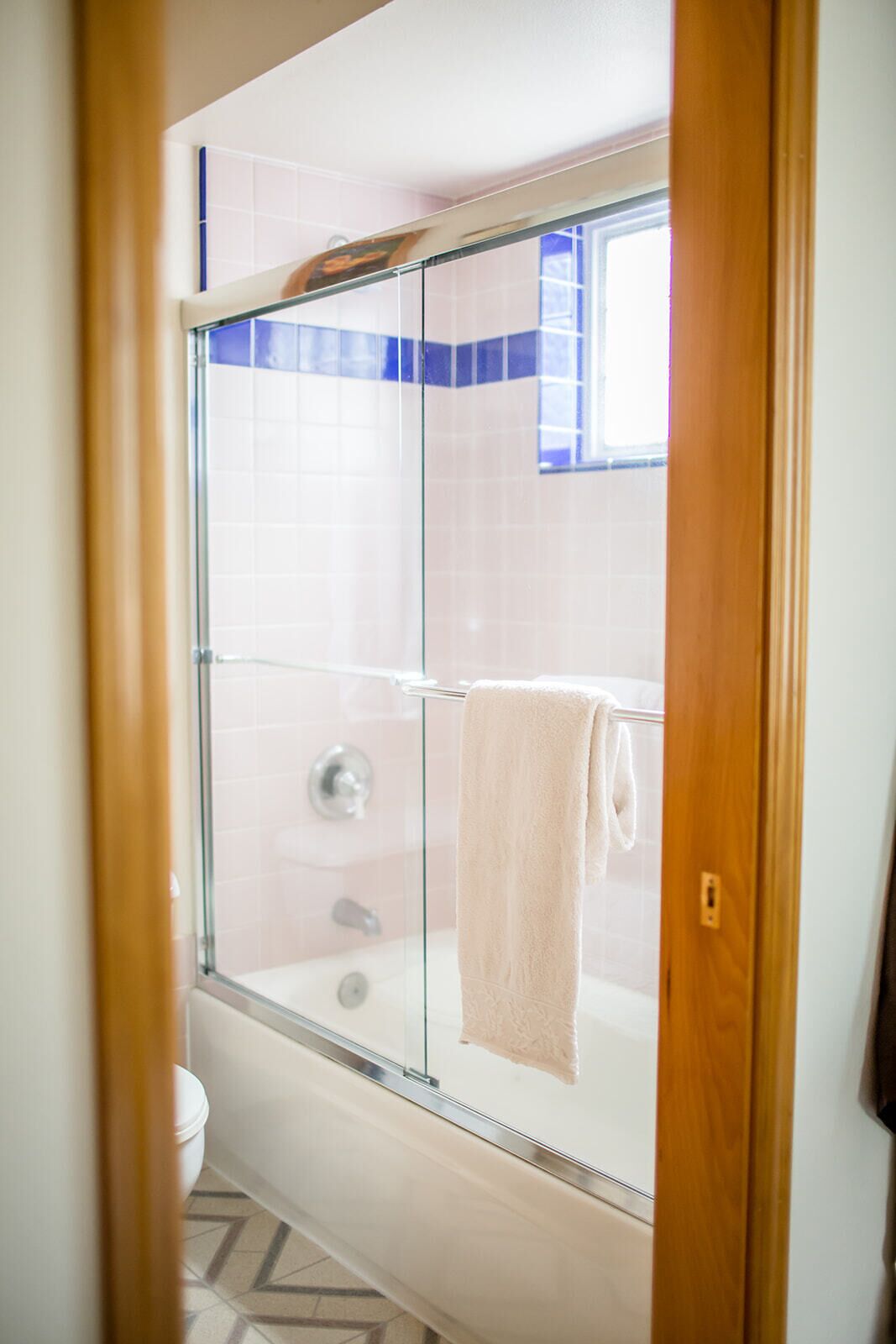 Private Mt Baker view, hot tub, wifi sleeps 12