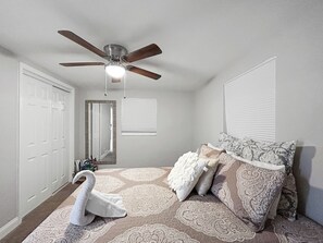 2 bedrooms, desk, iron/ironing board, free WiFi