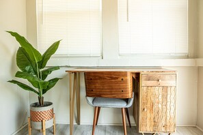 2 chambres, bureau, fer et planche à repasser, Wi-Fi gratuit