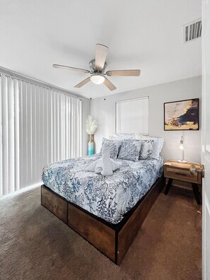 2 habitaciones, escritorio, tabla de planchar con plancha y wifi gratis 