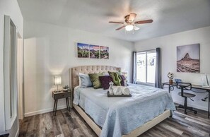 3 bedrooms, desk, iron/ironing board, free WiFi