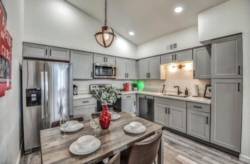☺ Just Remodeled ☺ 3 Bed / 2 Bath Sparkling Townhouse with Patio! ☺