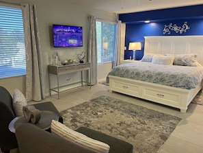 5 bedrooms, desk, iron/ironing board, free WiFi