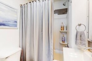 Ensemble douche/baignoire, sĂšche-cheveux