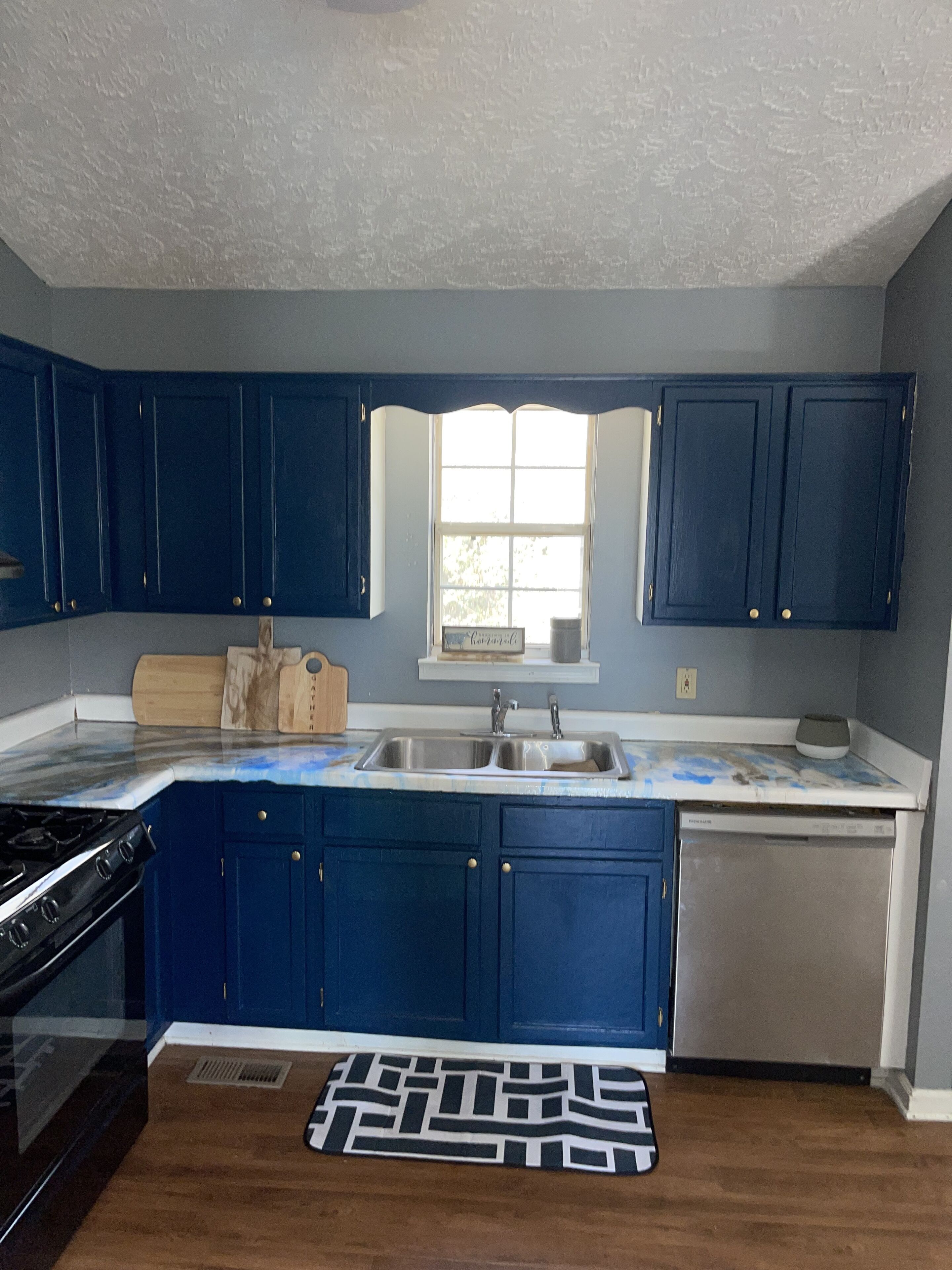 Comfy Emerald Oasis w/ outdoor patio sleeps 10