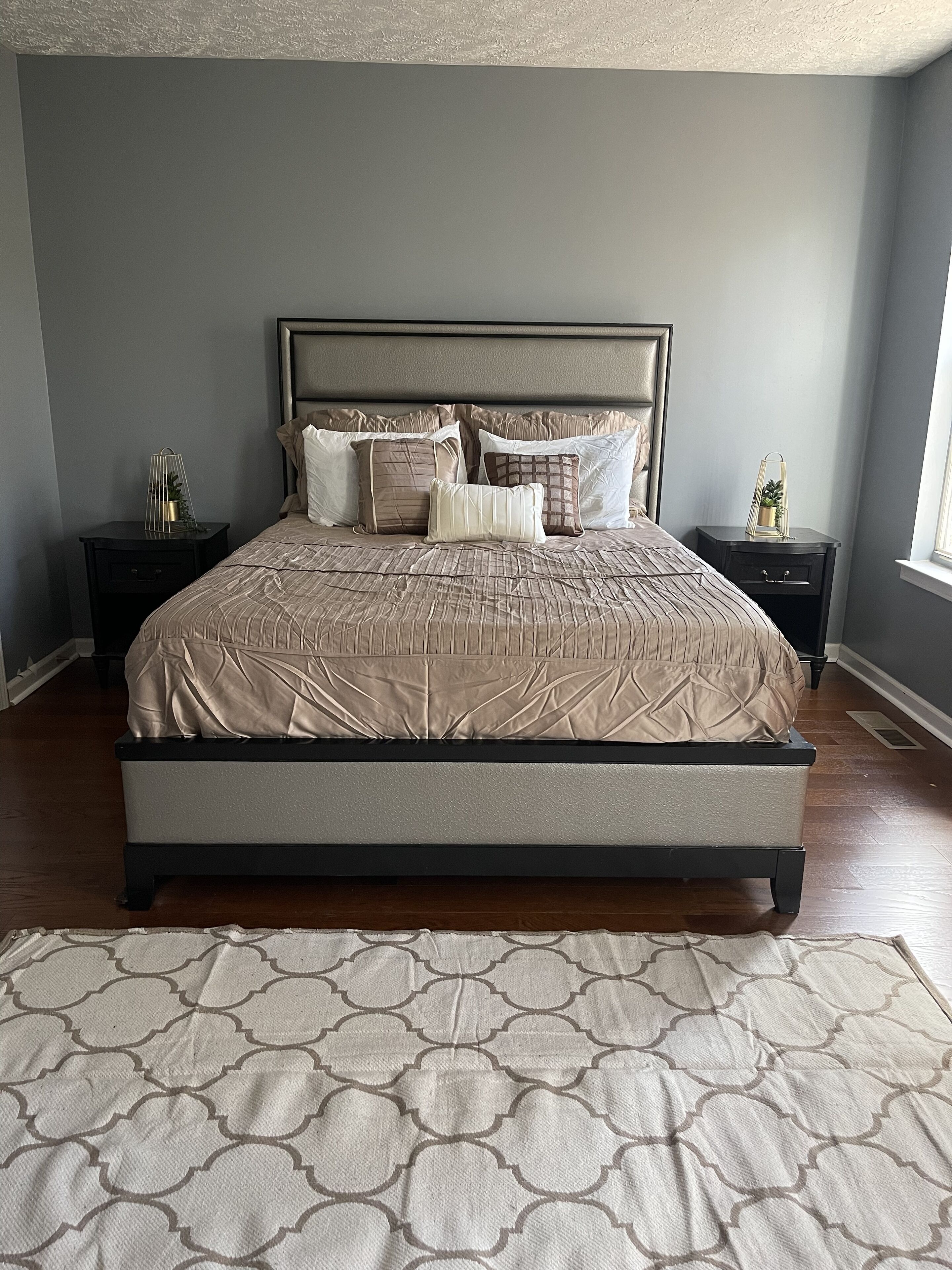 Comfy Emerald Oasis w/ outdoor patio sleeps 10