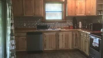 Frigorífic, microones, forn i placa de cuina