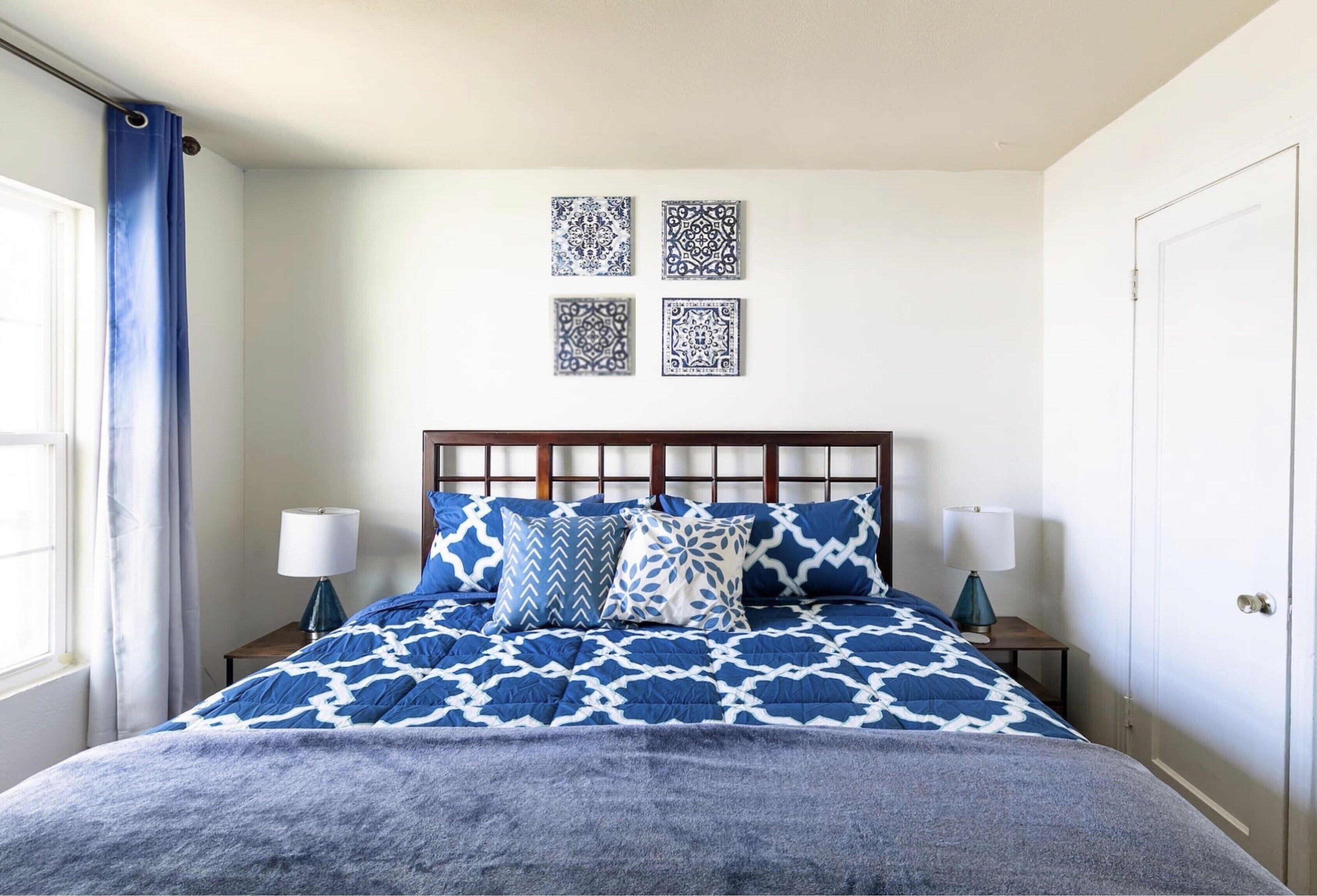 king beds! And a queen Close to Downtown Dallas!