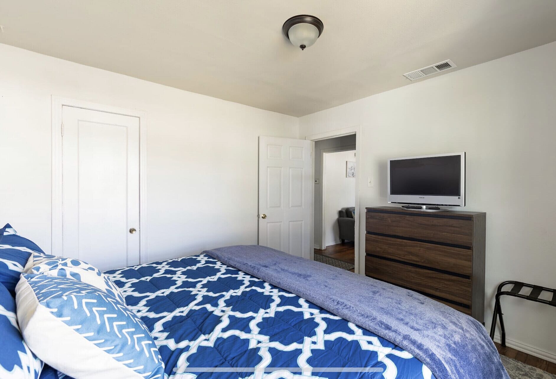 king beds! And a queen Close to Downtown Dallas!