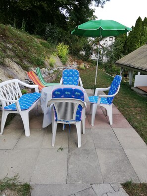 Outdoor dining - Lake Constance vacation apartment in Uhldingen with balcony between Mainau Island - Constance (Uhldingen-Mühlhofen)