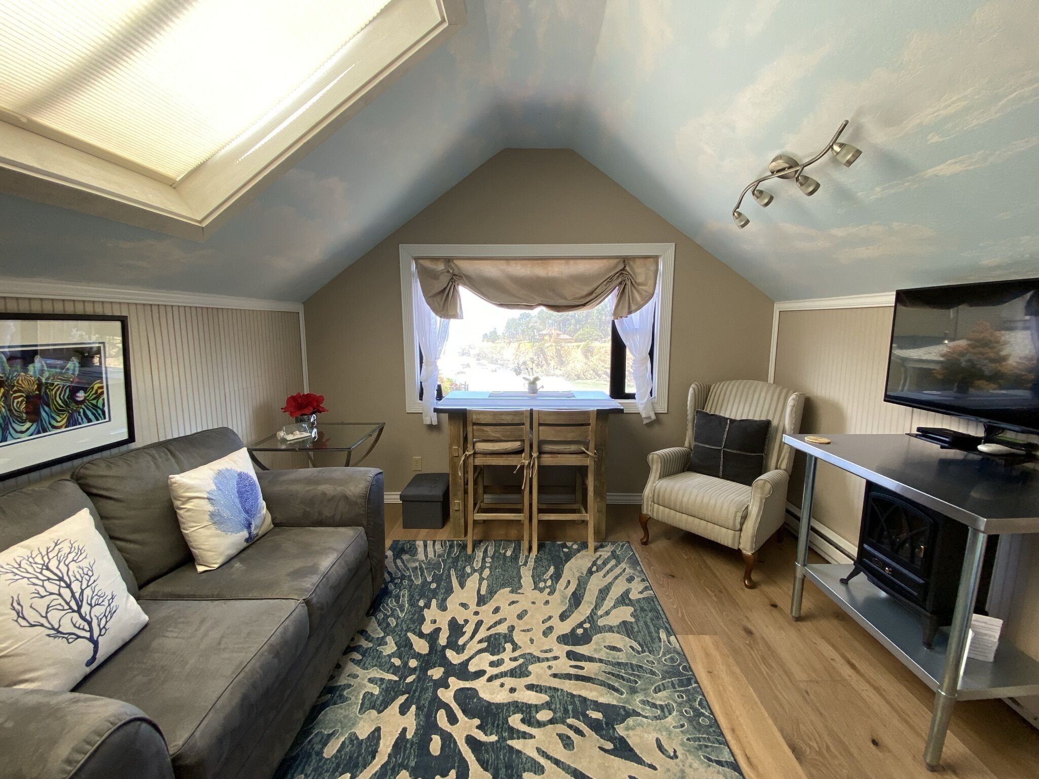 NOT JUST ANOTHER BED IN A BOX!!!   AMAZING & ROMANTIC