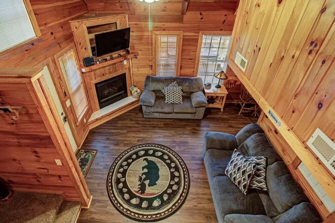Smart TV, fireplace, Netflix, Hulu