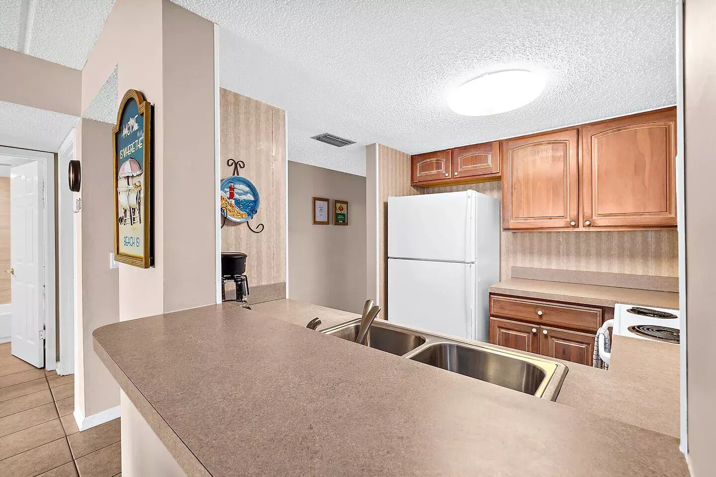 CLOSEST TO BEACH! Ground Flr, King Bed, Backyard