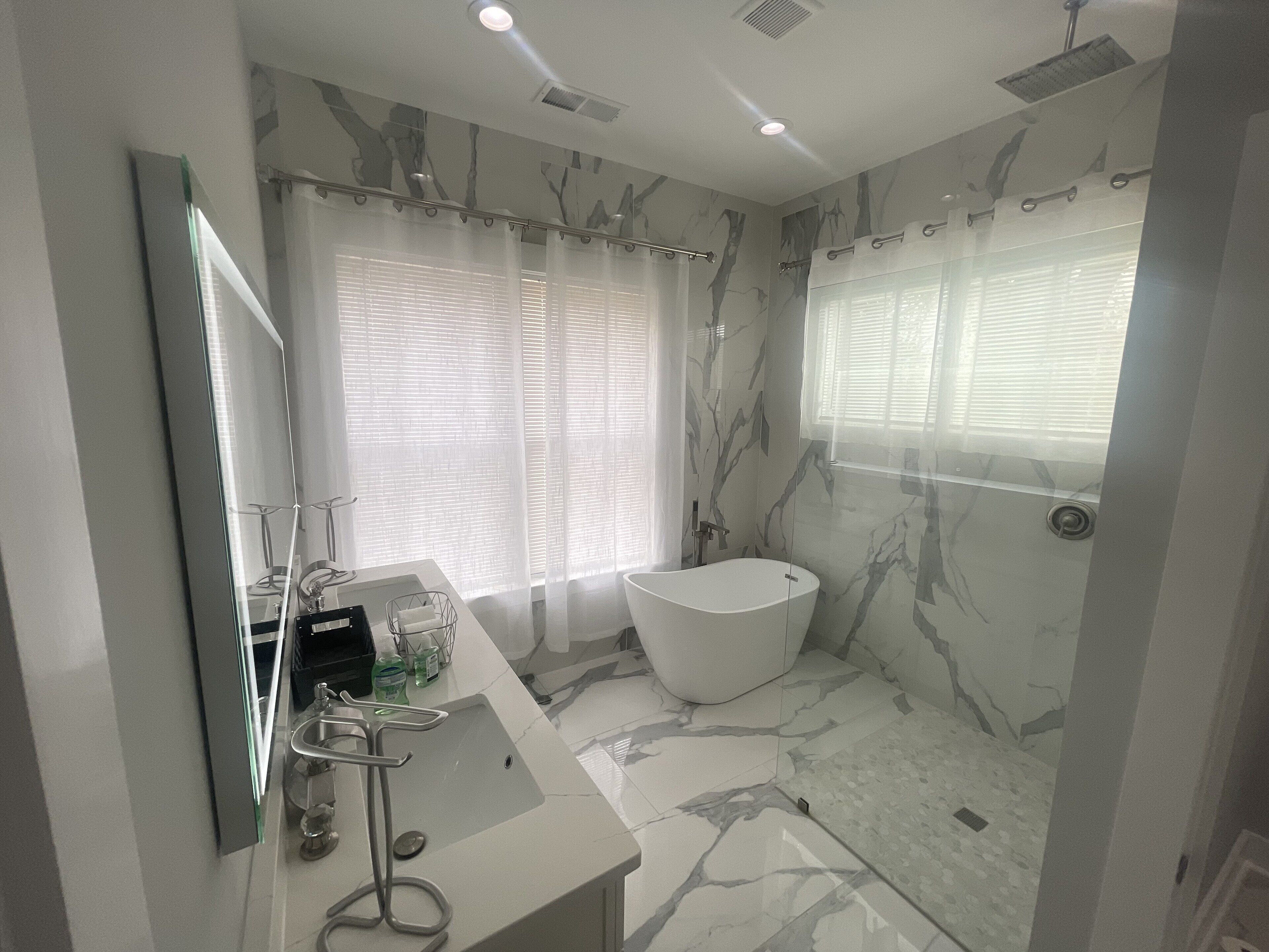 🌟 1966 Modern Luxury Updated - Stylish Home