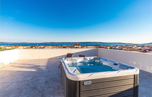 Schönes Haus in Kastel Luksic mit Sauna