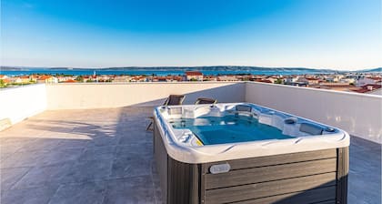 Schönes Haus in Kastel Luksic mit Sauna