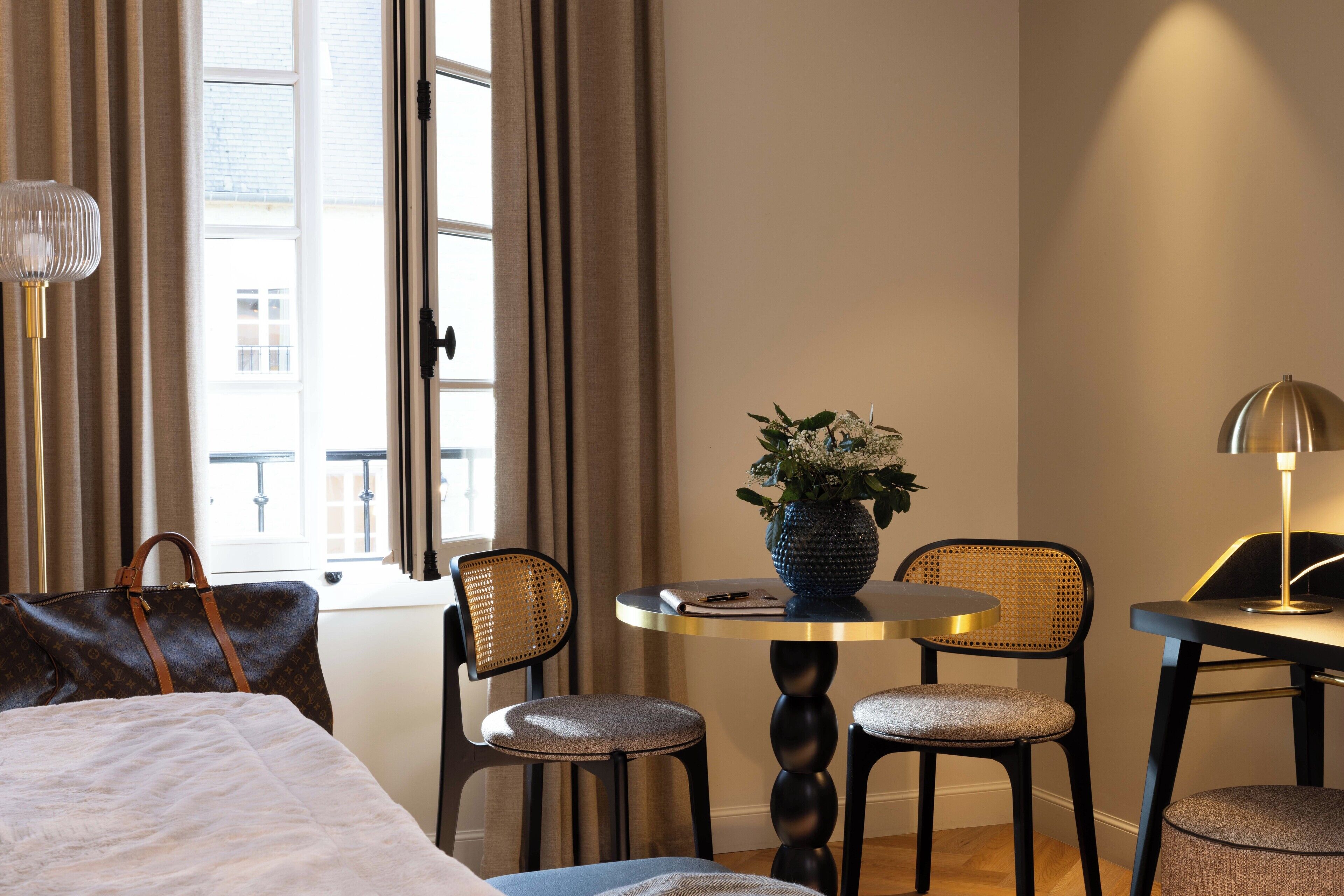 Coffres-forts dans les chambres, bureau, rideaux occultants