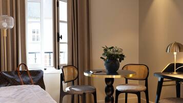 Coffres-forts dans les chambres, bureau, rideaux occultants