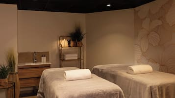 Sauna, bain à remous, hammam, 1 salle de soins, massages