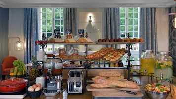 Daily buffet breakfast (EUR 21 per person)