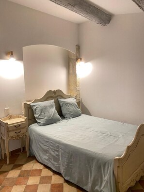 5 chambres, fer et planche à repasser, lit parapluie, Wi-Fi gratuit